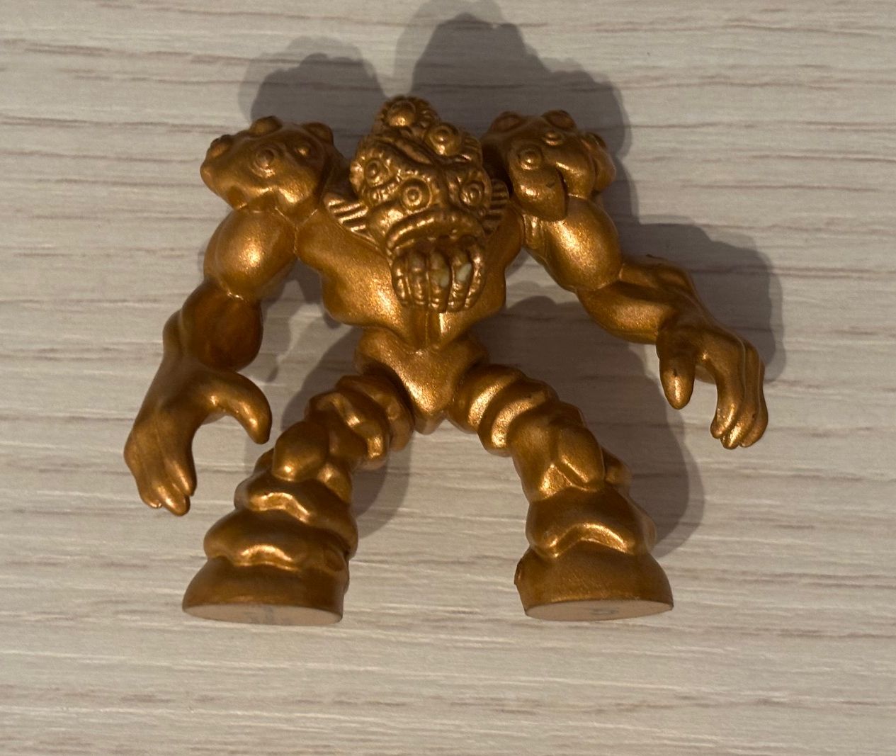 Gormiti Terza Serie - Sentinel il Guardiano Lavico Gold